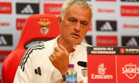 Mourinho nổi giận, bắt cầu thủ Benfica ngủ lại trung tâm huấn luyện