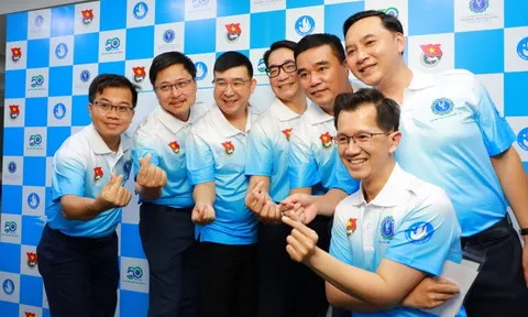 Hơn 200 cựu cán bộ Đoàn - Hội Trường ĐH Luật TPHCM trở về "mái nhà chung"