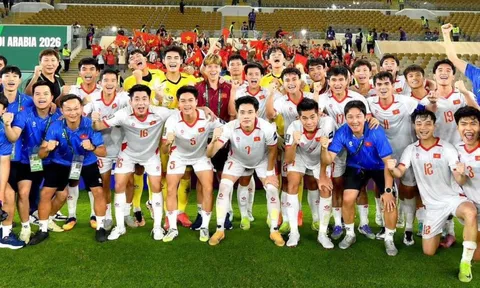 Rất đẹp và đáng yêu: U23 Việt Nam cúi đầu tri ân CĐV khi vượt qua vòng bảng U23 châu Á đầy diệu kỳ