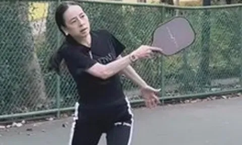 Nữ tỷ phú Thái Lan Madam Pang chơi pickleball gây bão cõi mạng
