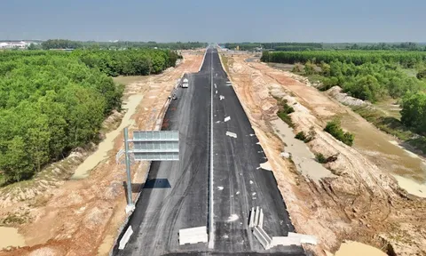 Cận cảnh đường Vành đai 3 đoạn qua Đồng Nai tăng tốc về đích