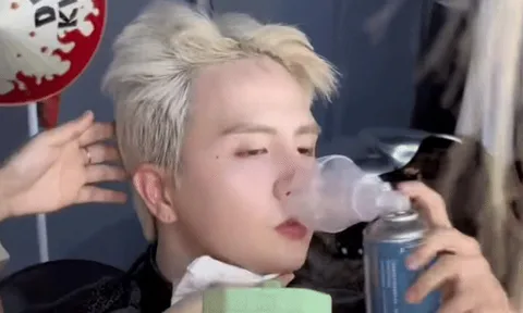 Quá khứ của sao nam Vbiz đang hot rần rần: Nằm liệt giường vì bệnh tim, phải sống chung với thanh sắt dài hơn 30cm