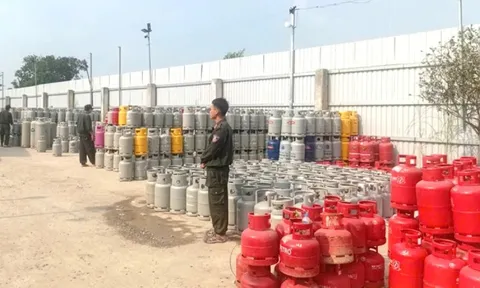 Bắt 16 người trong đường dây sản xuất và buôn bán gas giả quy mô lớn