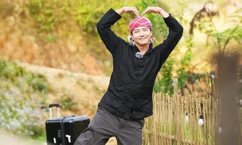 "Cây hài đa sắc màu" Duy khánh: Quá khứ từng phải phẫu thuật vì bệnh tim, sống chung với thanh sắt dài hơn 30cm