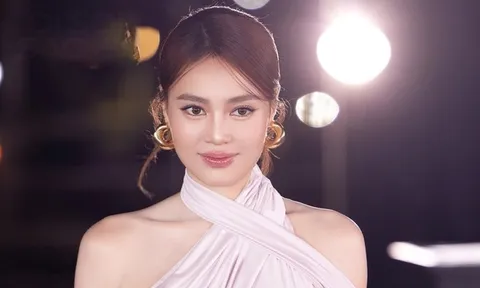 "Ngọc nữ" Vbiz thả dáng khiến fan "thót tim"
