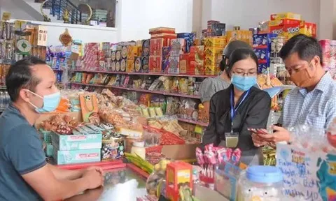 Chiết sản phẩm từ can lớn sang chai nhỏ rồi dán nhãn hiệu riêng để bán, hộ kinh doanh tính thuế thế nào: Cơ quan Thuế trả lời