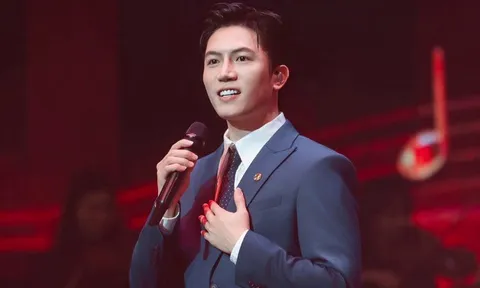 Nam ca sĩ đắt show bậc nhất showbiz và chuyện xúc động đằng sau ca khúc "Thưa Đảng"