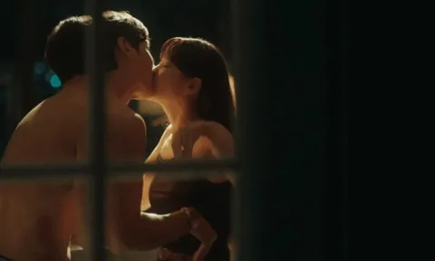 Phim Hàn mới chiếu đã gây sốc với cảnh 18+ căng đét: Nữ chính đẹp thôi rồi, càng xem càng xấu hổ
