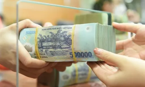 Ngân hàng niêm yết lãi suất tiết kiệm cao hàng đầu bất ngờ điều chỉnh mạnh kỳ hạn dài: Gửi 6 tháng lãi cao hơn 36 tháng