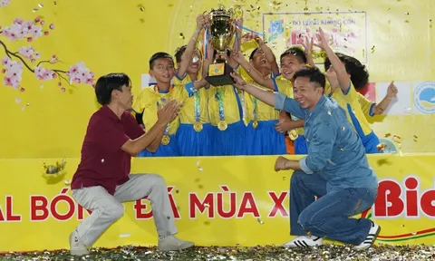 Trung tâm bóng đá Đăng Phúc và Châu Ngọc Quang lan tỏa yêu thương