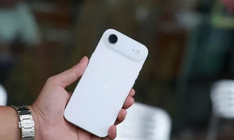 iPhone mới ra mắt rớt giá chưa từng có; giá lợn hơi cao chót vót cận Tết Bính Ngọ