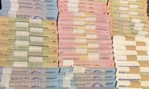 Nở rộ dịch vụ đổi tiền mới, mua tiền cũ