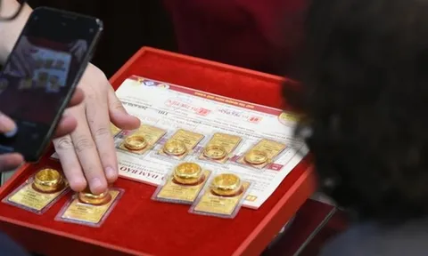 Giá vàng đột ngột lập đỉnh chưa từng có ở Việt Nam sau một tuyên bố của Tổng thống Trump