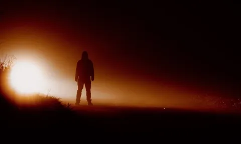 Từ triệu phú công nghệ thành kẻ trắng tay: Bi kịch người đàn ông lang thang sa mạc tìm người ngoài hành tinh vì tin lời AI của Meta