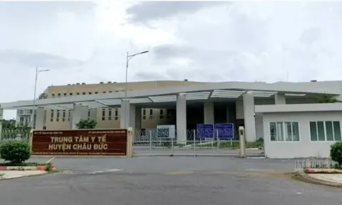 Sở Y tế TP.HCM yêu cầu làm rõ vụ sản phụ sinh con trên taxi