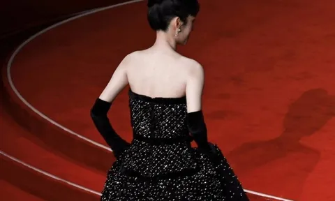 Showbiz có 1000 thiên kim tiểu thư thì mỹ nhân này vẫn là số 1