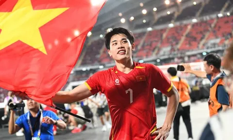 Cầu thủ Đình Bắc “mất ngủ” vì một lời hứa của ca sĩ Quân A.P