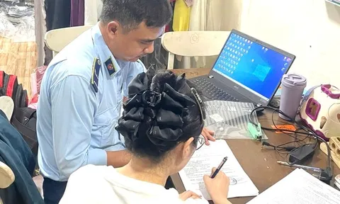 Giáp Tết Đà Nẵng, hàng hiệu giả len lỏi tràn từ mạng xã hội ra chợ phố