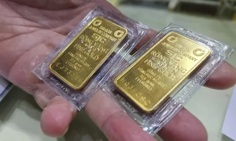 Giá vàng vọt lên 17 triệu đồng/chỉ: Người mua vàng từ đầu năm đến giờ lãi bao nhiêu?