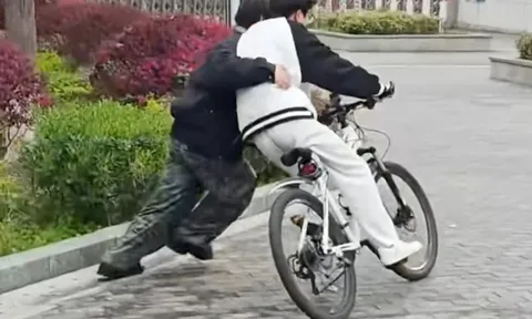 Nam sinh kiếm bộn tiền bằng nghề dạy người lớn đi xe đạp, mỗi khóa 4 tiếng trị giá 2,8 triệu/người