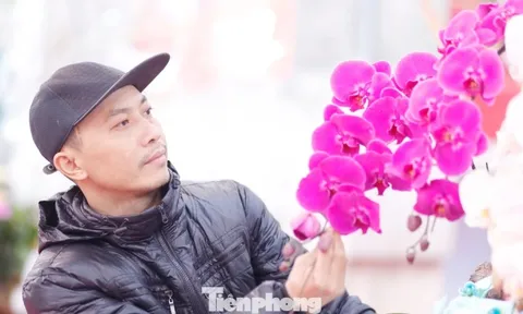 'Hái ra tiền' nghề cắm hoa Tết, cao điểm thu 4-5 triệu đồng/ngày