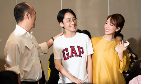 Thu Trang Tiến Luật khoe con trai 13 tuổi rưỡi cao 1,78m, thông thạo 3 ngoại ngữ