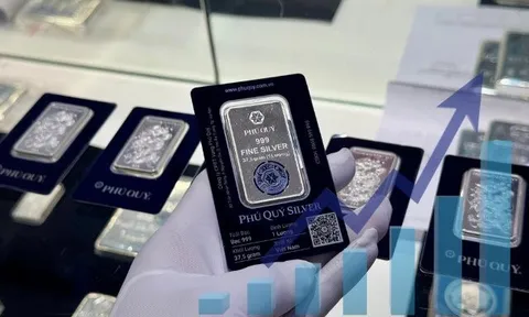 Cú bứt tốc ngoạn mục của bạc ở Việt Nam: Giờ này năm ngoái còn 30 triệu, giờ vượt 100 triệu/kg, ai còn nói 'mua bạc là lỗ'