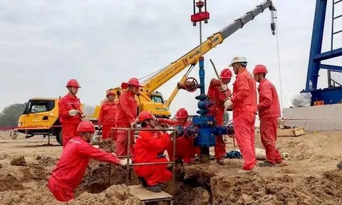 Sau tiếng động lớn, vết nứt xuất hiện nhưng vẫn khoan sâu 1.000m, phút sau công trường báo tin vui, kho báu khủng lộ diện