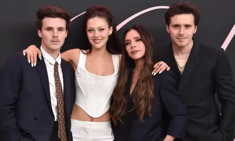 Brooklyn "phốt" David Beckham - Victoria cử 2 con trai "tấn công" mình trên MXH, Cruz đáp trả ẩn ý "đừng quên cội nguồn"