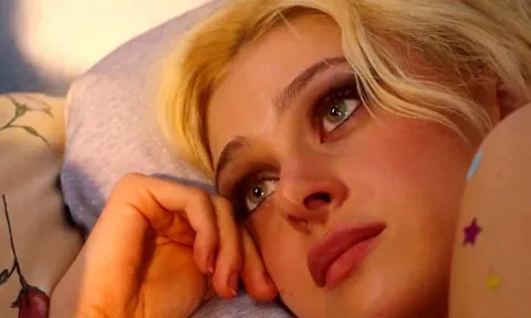 Phim của con dâu Beckham ngập cảnh 18+