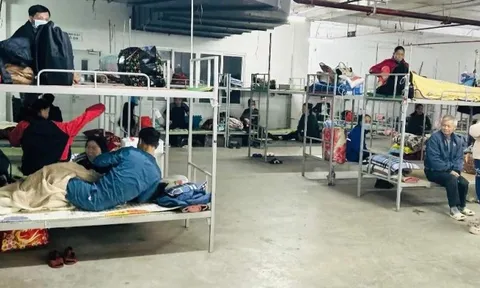 Độc lạ Hà Nội: 'Biến' hầm xe thành nơi nghỉ tạm cho người nhà bệnh nhân