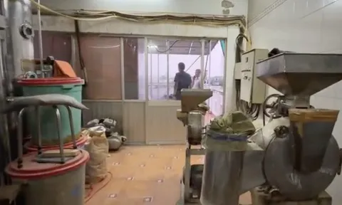 CLIP: Bên trong xưởng chế biến "thuốc đông y" Công an TPHCM vừa triệt phá