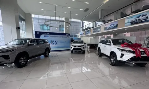 Cuối năm, nhiều hãng ô tô rơi vào cảnh không có xe để bán