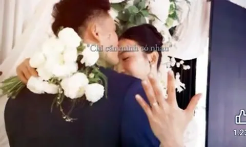 Hoa khôi bóng chuyền Nguyệt Anh được tuyển thủ điền kinh cầu hôn