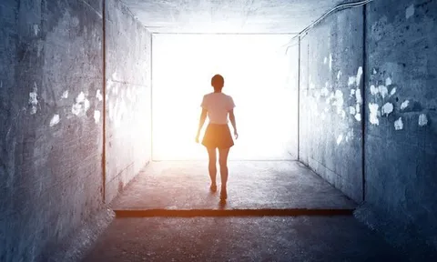 Chết lâm sàng trong 1 phút, người phụ nữ thốt lên về "thế giới bên kia": "Thật điên rồ"