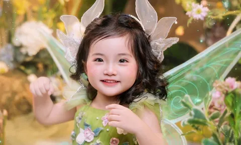 Con gái út nhà Khánh Thi - Phan Hiển "đốn tim" khán giả, vẻ ngoài đáng yêu như thiên thần