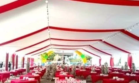 Gia đình cầu thủ Đình Bắc làm 100 mâm cỗ mời hàng xóm để tri ân