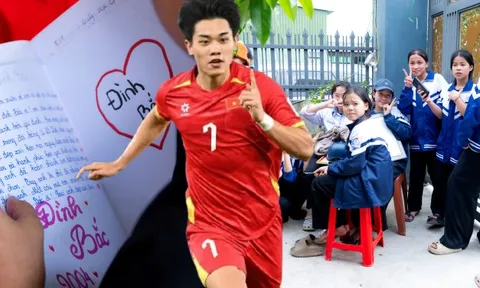 Ngay lúc này tại nhà Đình Bắc: Người hâm mộ vượt 30km đội nắng chờ đợi hàng giờ, quyết không về khi chưa gặp thần tượng