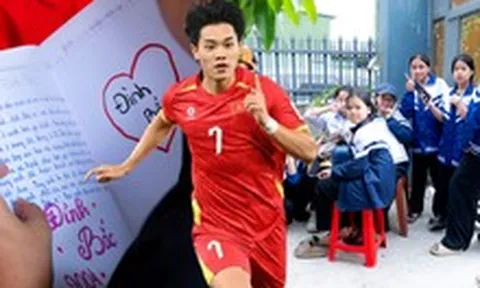 Người hâm mộ vượt 30km đội nắng chờ đợi hàng giờ, quyết không về khi chưa gặp Đình Bắc tại quê nhà Yên Trung