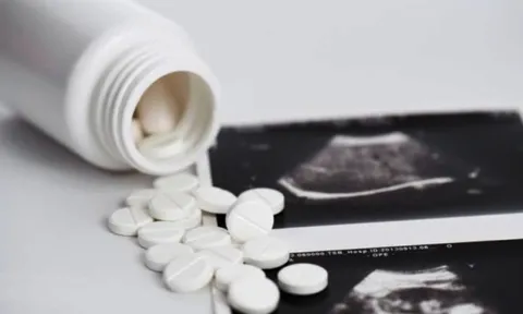 Tự uống 20 viên thuốc phá thai mua online, người phụ nữ phải cắt toàn bộ tử cung