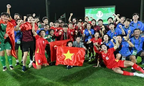 Trung Kiên đại diện U23 Việt Nam chia tiền thưởng thế nào mà dân tình nức nở: Thế hệ bây giờ biết trước biết sau
