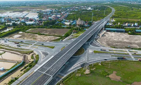 Thủ tướng: Dứt khoát không chia nhỏ gói thầu, tránh việc 'quân xanh, quân đỏ'