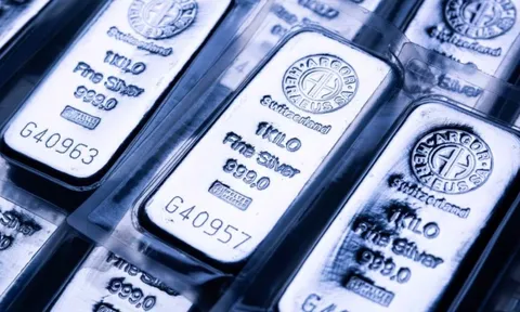 Giá vàng và bạc đồng loạt tụt dốc, chứng kiến phiên giảm mạnh chưa từng có trong gần 50 năm: Chuyện gì đang xảy ra?