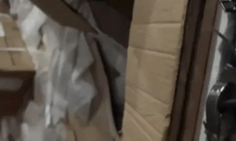 Thu giữ gần 900 đồng hồ nghi giả nhãn hiệu Patek Philippe, Rolex