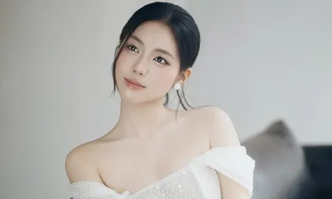 Á hậu cao 1m70 lọt top tìm kiếm vì khoảnh khắc ngồi cạnh Đình Bắc là ai?