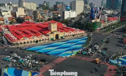 TPHCM: Đề nghị dừng chỉnh trang chợ Bến Thành và vòng xoay Hồ Con Rùa