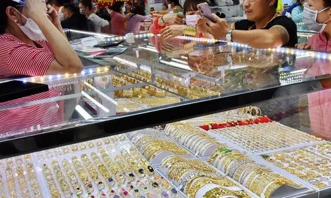 Giá vàng hôm nay 3-2: Tiếp tục lao xuống