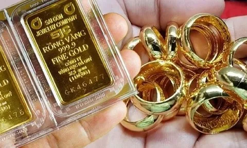 Giá vàng đột ngột tăng mạnh, thậm chí vượt kỷ lục 17 năm, chuyên gia dự báo kịch bản gì?