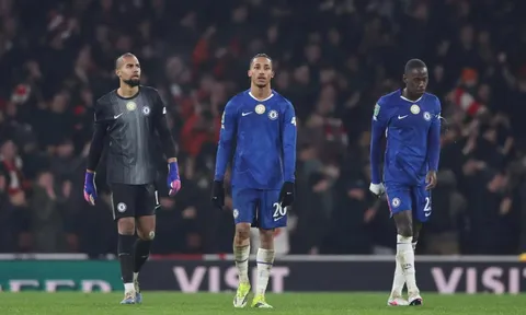 HLV Chelsea bị chỉ trích vì không dám mạo hiểm trước Arsenal