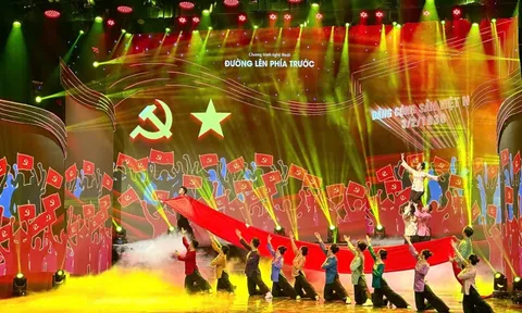 Chương trình nghệ thuật 'Đường lên phía trước' chào mừng Ngày thành lập Đảng Cộng sản Việt Nam
